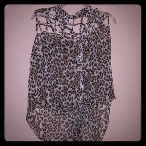 Leopard print sleeveless shirt